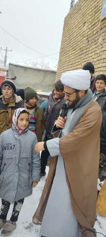 تصاویر/ اجرای برنامه های فرهنگی برادر کودکان مناطق زلزله زده توسط روحانیون