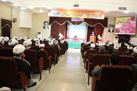 تصاویر / برگزاری همایش نقش روحانیت در جهاد تبیین در ملایر