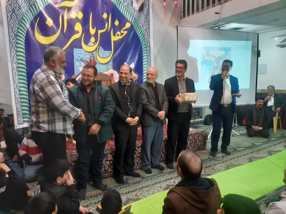 محفل اُنس با قرآن در مسجد جوادالائمه (ع) کاشان برگزار شد + عکس