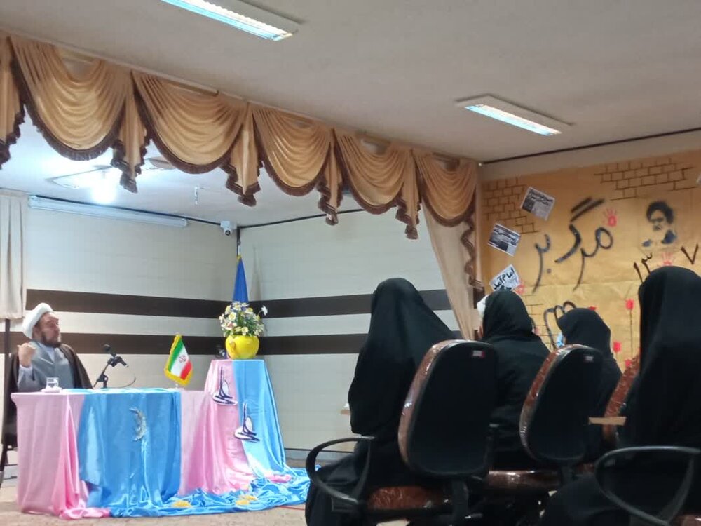 جهاد تبیین تنها راه مقابله با فتنه ها است