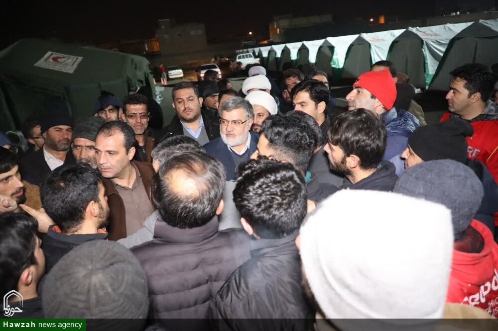 بازدید شبانه استاندار آذربایجانغربی از کمپ های اسکان اضطراری زلزله زدگان خوی