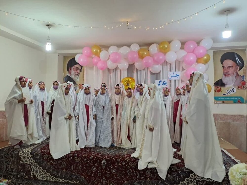 برگزاری جشن تکلیف ۴۷۰ دانش آموز دختر در مدرسه علمیه خواهران حضرت زینب(س) میناب