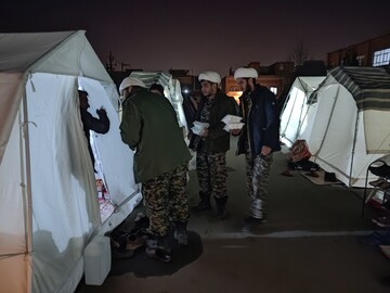 فیلم| روایتی از فعالیت های طلاب و روحانیون جهادی حوزه علمیه آذربایجان غربی در مناطق زلزله زده