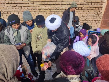 فیلم|  فعالیت های جهادی طلاب و روحانیون خوی در مناطق زلزله زده