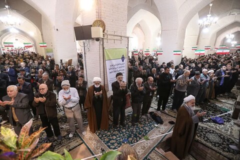 تصاویر/ نماز جمعه قزوین از قاب دوربین
