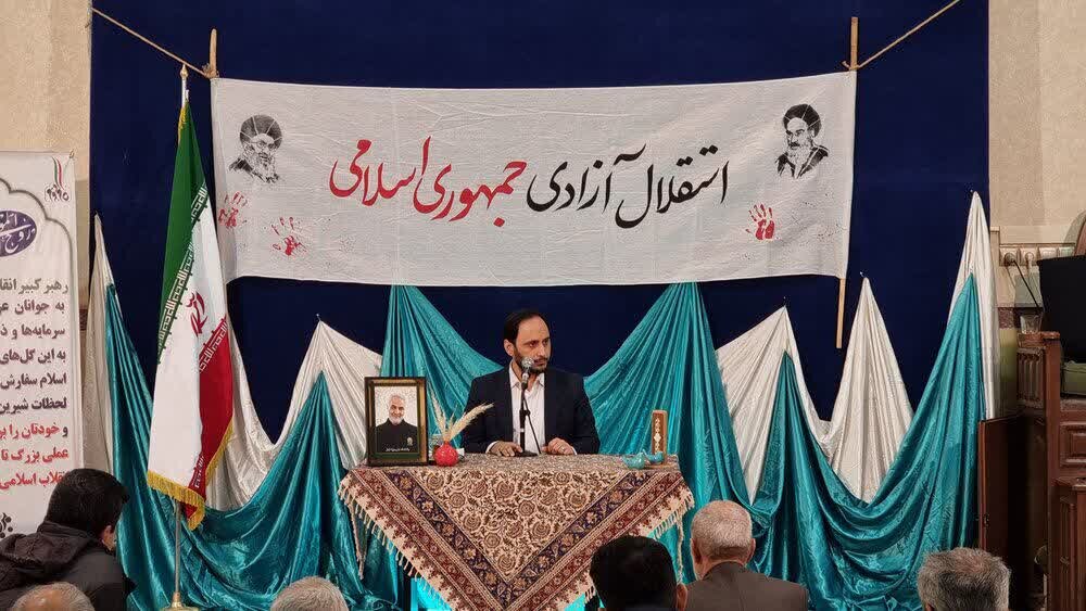 برپایی میز خدمت در مساجد قم توسط جمعی از اعضای شورای شهر