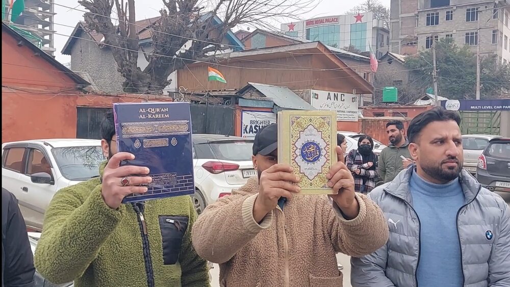 قرآن پاک اور دیگر اسلامی مقدسات کی توہین کسی بھی صورت میں برداشت نہیں کی جائے گی، مظاہرین