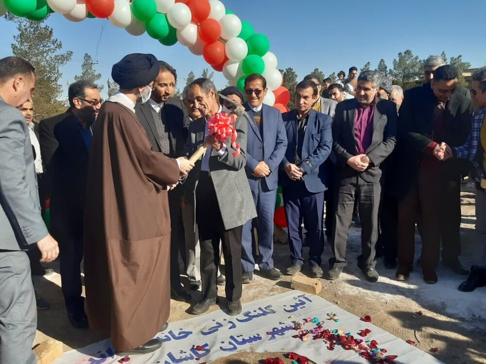 کلنگ ساخت خانه تکواندو کاشان به زمین زده شد