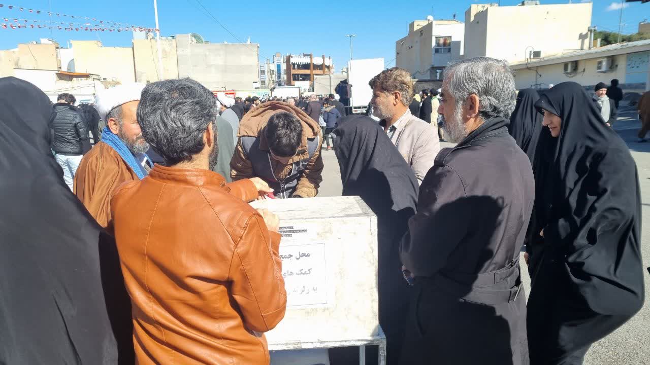 کمک نقدی نمازگزاران جمعه قم به زلزله زدگان خوی جمع آوری شد