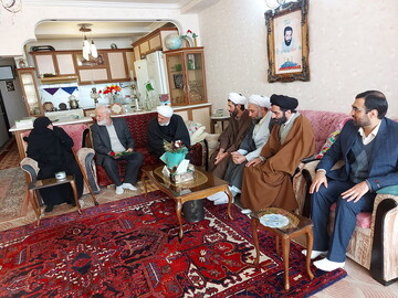 تصاویر/ تجلیل مدیر حوزه علمیه استان آذربایجان شرقی از خانواده شهید عبد الصمد امام پناه