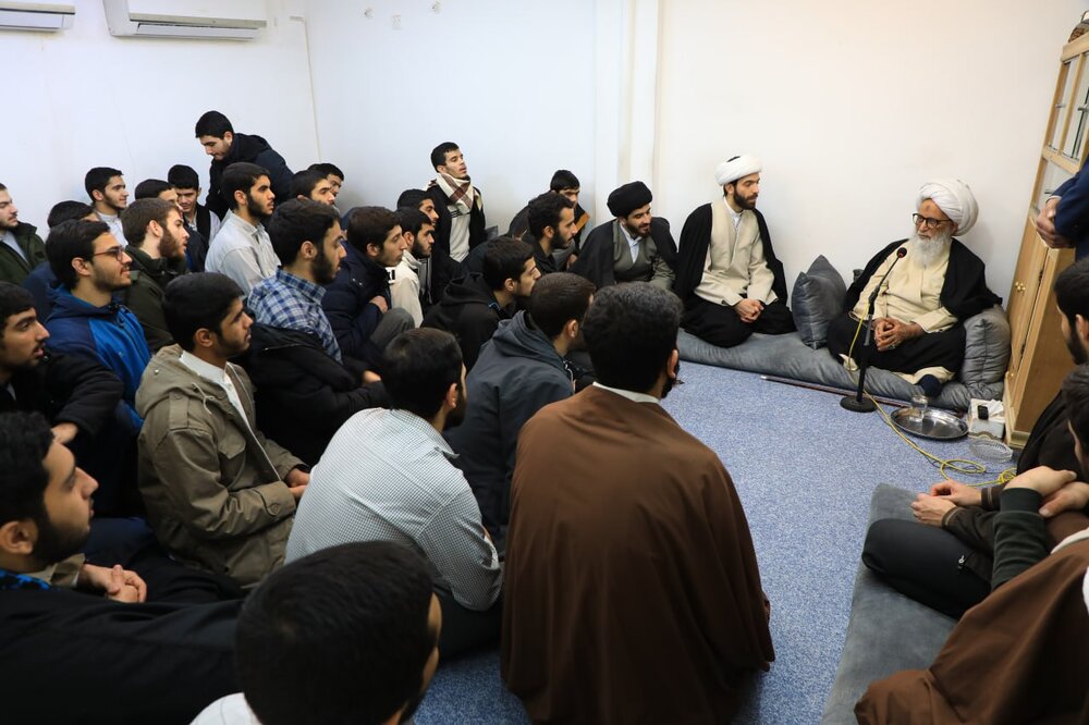 مومنہ خواتین خود کو اخلاق و کردار حضرت فاطمہ زہراء (ع) سے مزین کریں