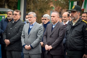 تصاویر/ غبار روبی مزار شهدای چهارصد دستگاه کرج بمناسبت دهه مبارک فجر انقلاب اسلامی