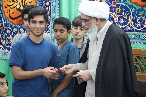 حضور امام جمعه بوشهر در جمع دانش آموزان معتکف