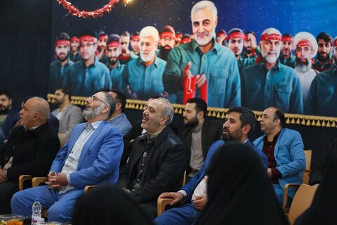 تصاویر / دیدار جمعی از مداحان وشاعران اهل بیت علیهم السلام با نماینده ولی فقیه در استان قزوین