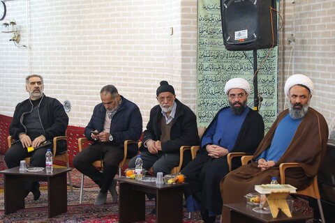 تصاویر / دیدار جمعی از مداحان وشاعران اهل بیت علیهم السلام با نماینده ولی فقیه در استان قزوین