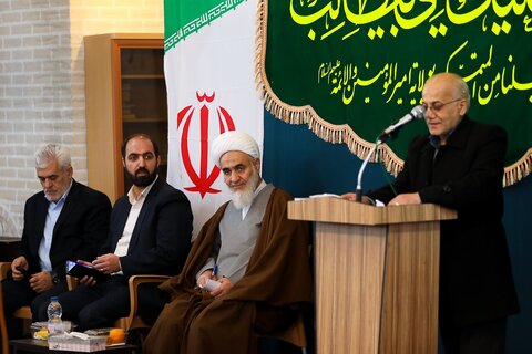 تصاویر / دیدار جمعی از مداحان وشاعران اهل بیت علیهم السلام با نماینده ولی فقیه در استان قزوین