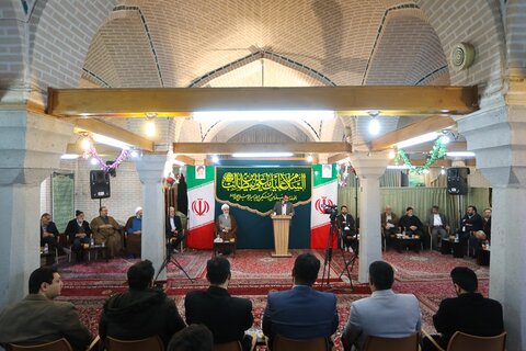 تصاویر / دیدار جمعی از مداحان وشاعران اهل بیت علیهم السلام با نماینده ولی فقیه در استان قزوین