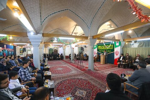 تصاویر / دیدار جمعی از مداحان وشاعران اهل بیت علیهم السلام با نماینده ولی فقیه در استان قزوین