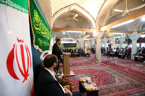 تصاویر / دیدار جمعی از مداحان وشاعران اهل بیت علیهم السلام با نماینده ولی فقیه در استان قزوین
