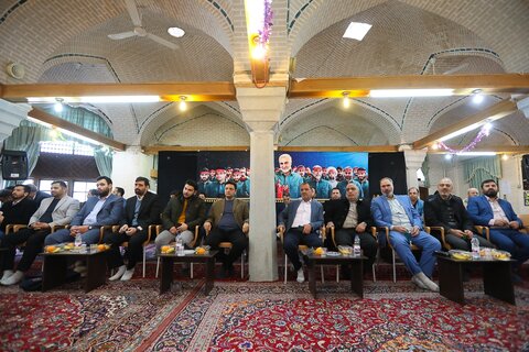 تصاویر / دیدار جمعی از مداحان وشاعران اهل بیت علیهم السلام با نماینده ولی فقیه در استان قزوین