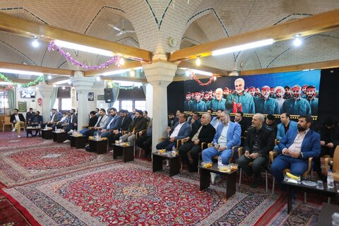 تصاویر / دیدار جمعی از مداحان وشاعران اهل بیت علیهم السلام با نماینده ولی فقیه در استان قزوین