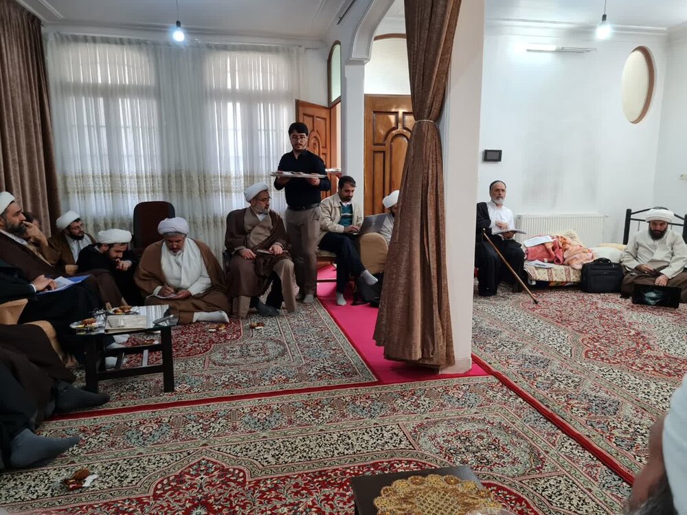 جلسه شورای معاونان در منزل آیت الله اعرافی جلسه شورای معاونان در منزل آیت الله اعرافی