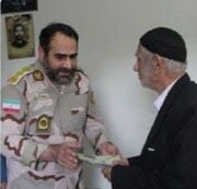 تجلیل فرمانده مرزبانی بوشهر از خانواده ۳ شهید