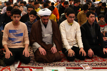 تصاویر / حضور پرشور دانش آموزان اصفهانی در مراسم معنوی اعتکاف