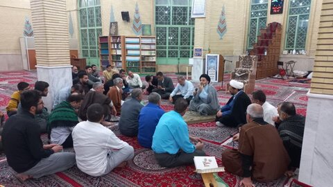 حضور نماینده ولی فقیه در لرستان در جمع معتکفین مسجد شهید مدنی خرم آباد