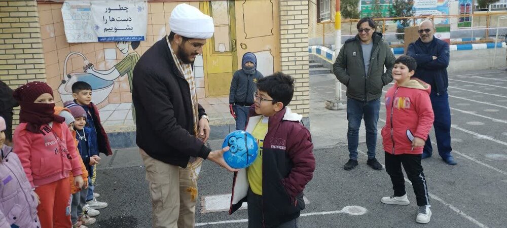 مدرسه شهیدین قمسال میزبان ۲۰ خانواده زلزله زده + عکس