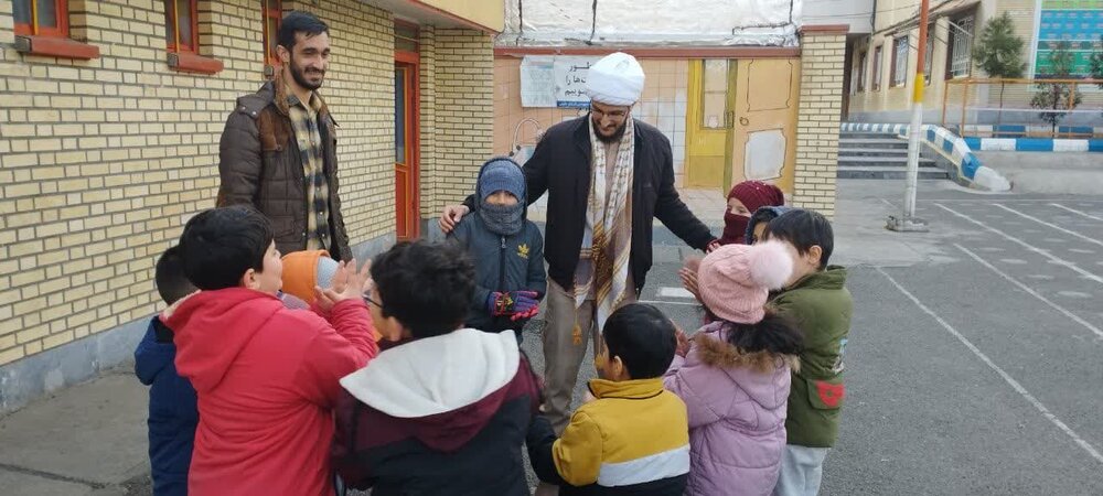 مدرسه شهیدین قمسال میزبان ۲۰ خانواده زلزله زده + عکس