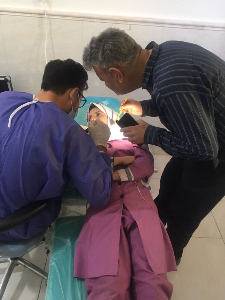 خدمات رسانی تیم دندانپزشکی به مناطق محروم شهرستان باشت