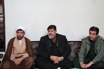 تصاویر/ دیدار مسوولان تکاب با خانواده شهید کبیری