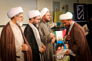 تصاویر/ تجلیل از پژوهشگران برتر و خانواده شهدای روحانی، جانبازان و ایثارگران دفاع مقدس هرمزگان