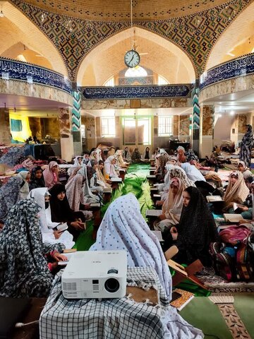 اعتکاف  دختران نوجوانان به همت مدرسه علمیه حضرت زینب کبری(س) یزد برگزار شد