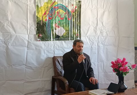 تصاویر/ محفل انس با قرآن  با حضور قاری بین الملی در دهه مبارک فجر در مدرسه علمیه مولود کعبه جاسک