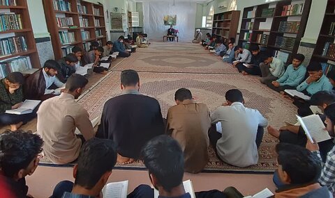 تصاویر/ محفل انس با قرآن  با حضور قاری بین الملی در دهه مبارک فجر در مدرسه علمیه مولود کعبه جاسک