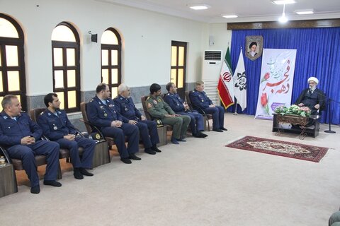 تصاویر/دیدار فرماندهان و جمعی از خلبانان پایگاه هوایی بوشهر با نماینده ولی فقیه در استان بوشهر