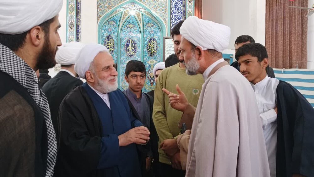 ۳۰۰ نفر از طلاب منطقه کاشان معتکف شدند +عکس