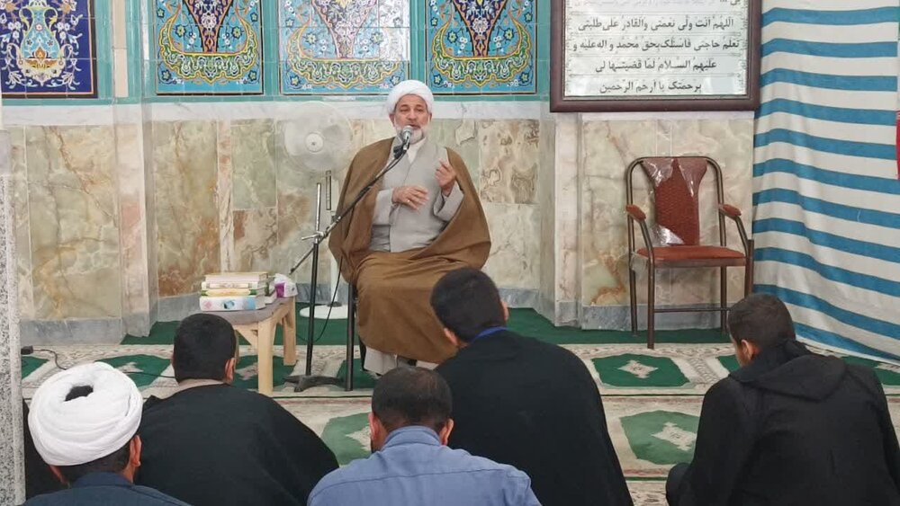 ۳۰۰ نفر از طلاب منطقه کاشان معتکف شدند +عکس