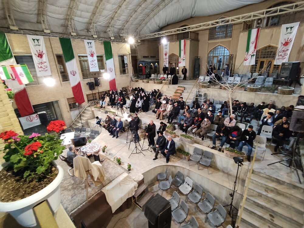 جوانان برای یافتن چرایی شعار استقلال و آزادی پدران خود تاریخ را بخوانند