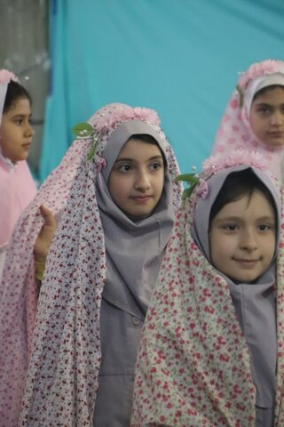 تصاویر/جشن تکلیف دانش‌آموزان دختر قروه با حضور امام جمعه این شهرستان