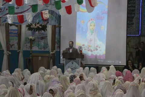تصاویر/جشن تکلیف دانش‌آموزان دختر قروه با حضور امام جمعه این شهرستان