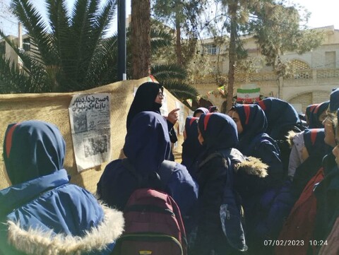 تصاویر/ برگزاری ویژه برنامه دانش‌آموزی با عنوان «رویداد روایت انقلاب» در کاشان