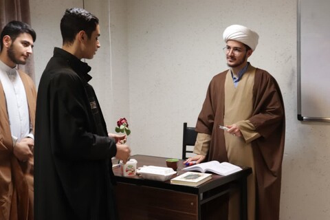 تصاویر/ تجلیل طلاب مدرسه علمیه امام خامنه ای ارومیه از اساتید