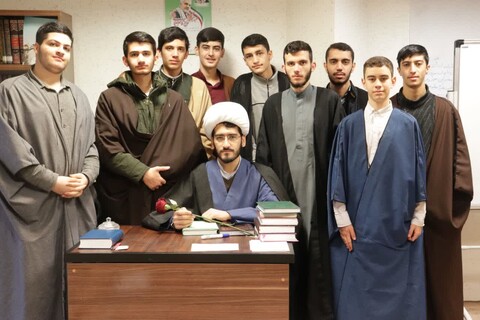تصاویر/ تجلیل طلاب مدرسه علمیه امام خامنه ای ارومیه از اساتید