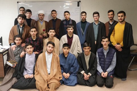 تصاویر/ تجلیل طلاب مدرسه علمیه امام خامنه ای ارومیه از اساتید