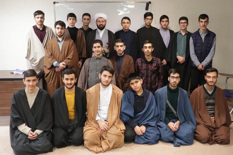تصاویر/ تجلیل طلاب مدرسه علمیه امام خامنه ای ارومیه از اساتید