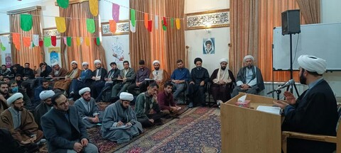 تصاویر/ جلسه تبیین گام دوم انقلاب در مدرسه علمیه طالبیه تبریز