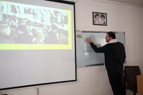 تصاویر/ دوره علمی تربیتی طلاب عراقی مدرسه امام خمینی